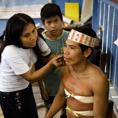 Matsés applying jagua ink