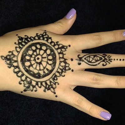 Jagua gel design on hand